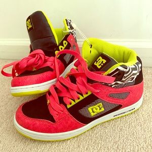 Brand NEW Women DC rebounds high-top sneaker 🌈👟